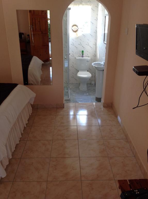 Lynns Guest House Bulawayo Esterno foto
